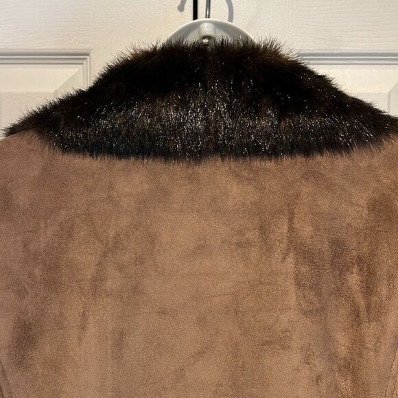 Regal Brown Faux‎ Fur Faux Suede Ruffle Front Coat Size M NWOT - Picture 9 of 13